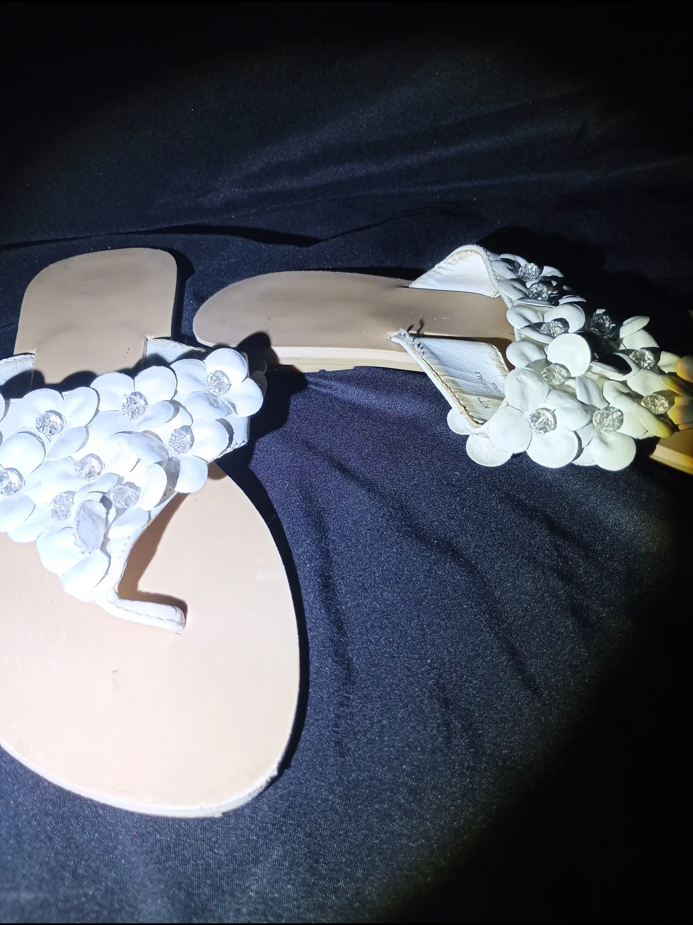 Kittie White Floral Rhinestone Thong Sandals Flat Slides Size 8.5M